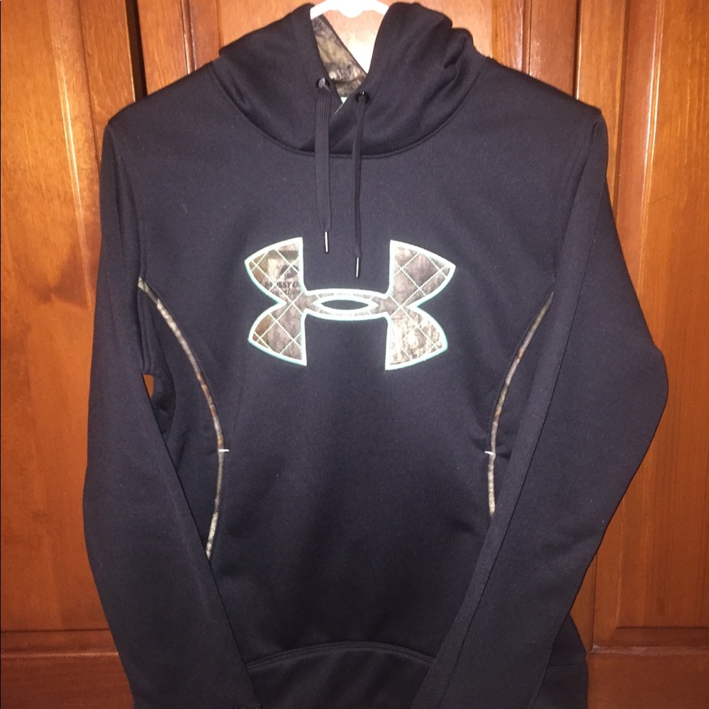 NWOT Under Armour Hoodie (size M)
